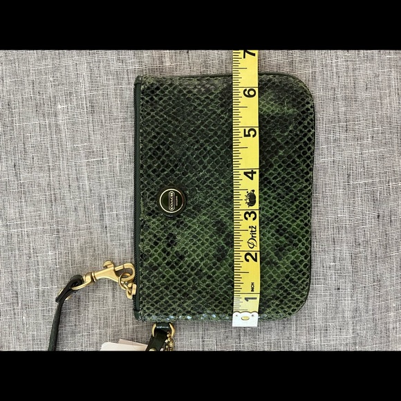 Coach Wristlet TAG ON - Picture 6 of 7